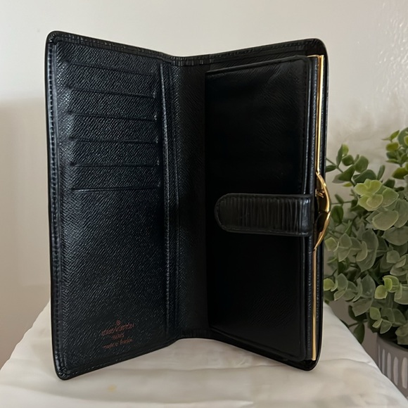 Authentic 💯 LV Black Epi Kisslock Wallet - Picture 5 of 12